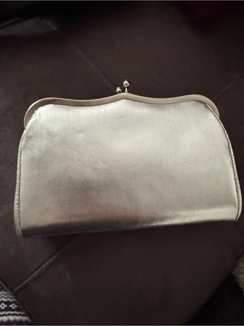 Ande Silver Metallic Kiss-Lock Clutch